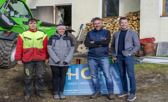 Aktion Glücksstern: Mitarbeiter der Firma Hofa beim Heizungseinbau bei Familie Pilz