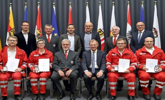 Land OÖ zeichnet verdiente Rot-Kreuz-Mitarbeiter aus