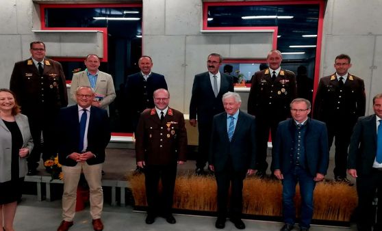 FF Altenberg feiert die Eröffnung der Erweiterung des Feuerwehrhauses.