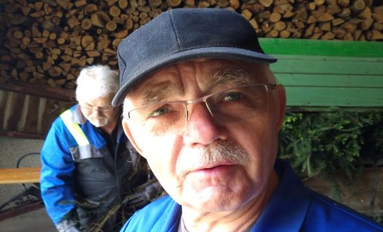 Maibaum Vorbereitungen