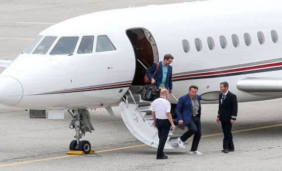 Arnold Schwarzenegger landet in Hörsching