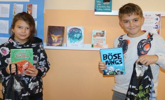 Neues Lesefutter für die Elser Schulbibliothek