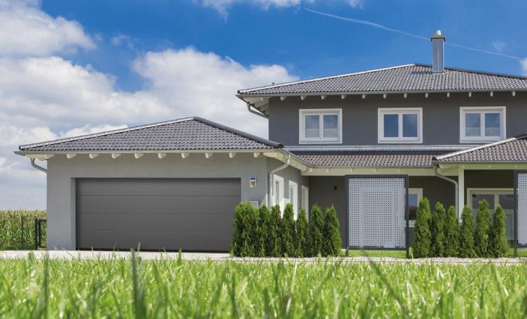 Reicht der Platz? Die Wahl des richtigen Garagentores