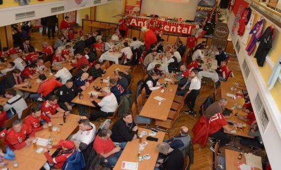 Weihnachtsfeier des FC Bayern Fanclubs Antiesental -Brambergersaal Eggerding