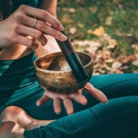 ZUR RUHE KOMMEN MIT MEDITATION UND KLANG