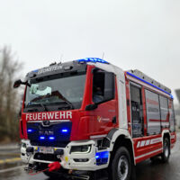Blaulicht-Spektakel in Leonstein: Erster „Tag der Einsatzkräfte“ mit Fahrzeugsegnung