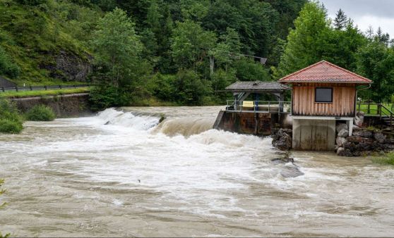 Starke Niederschläge in Oberösterreich lassen Wasserpegel steigen