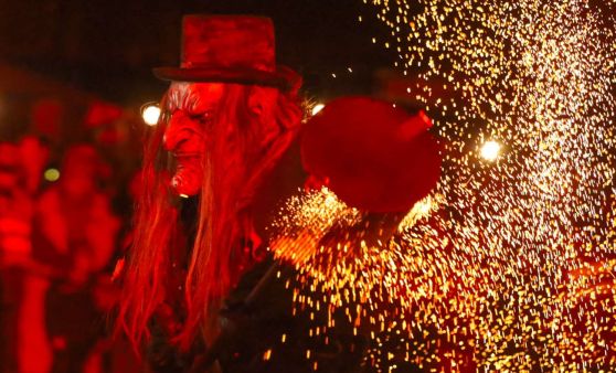 "Weisskirchner AuTeufeln" läuteten die heurige Perchtensaison ein