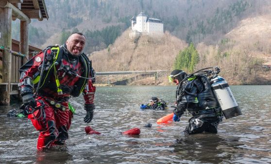 Großübung mit elf Feuerwehren in Klaus an der Pyhrnbahn