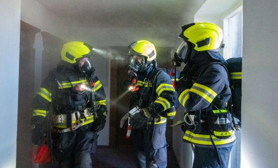 Zimmerbrand in einem Beherbergungsbetrieb: Feuerwehrübung des Pflichtbereichs Klaus