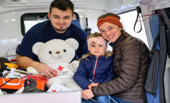 Sicherheitstag in Allhaming begeisterte mit Blaulicht-Action