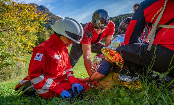 Auto-Absturz und Herzinfarkt: Einsatzkräfte übten in Spital am Pyhrn den Ernstfall