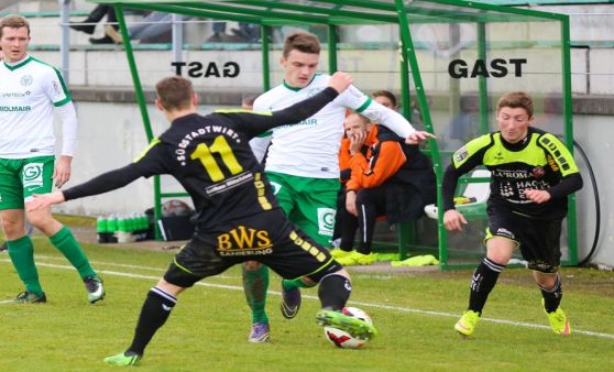 Fußballspiel SV Grün-Weiß Micheldorf gegen DSG Union HABAU Perg