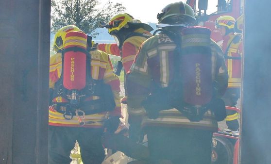 Acht Feuerwehren und Rotes Kreuz bei Großübung in Pasching dabei
