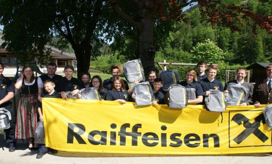 Feuerwehrjugend Göstling bekommt neue Rucksäcke