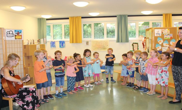 Bunte Welten im Kindergarten: Ausmalbilder für kleine Künstler und große Entdecker