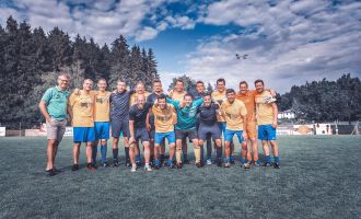 Zwölf Hobbymannschaften kickten beim Kleinfeldturnier des FC Windorf um den Sieg