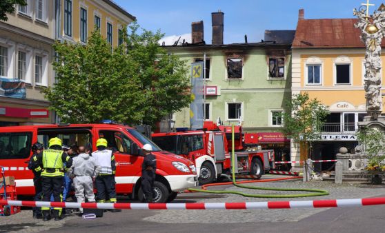 Großbrand am Rohrbacher Stadtplatz: Ermittlungen zur Brandursache laufen