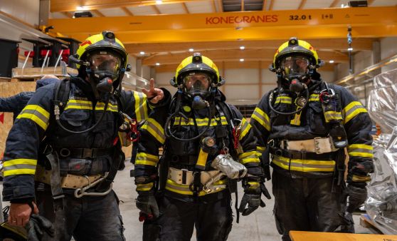 200 Einsatzkräfte von 17 Feuerwehren bei Großübung in Irndorf in der Gemeinde Kremsmünster im Einsatz