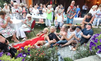 Glanzvolle TV-Premiere: Daniela Urichs Eventgarten im Zeichen von Schlager und Fernsehen