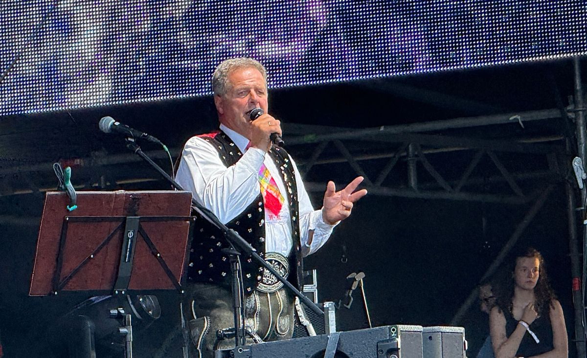 Emotionaler Abschied: Kastelruther Spatzen-Sänger Norbert Rier legt eine  Pause ein