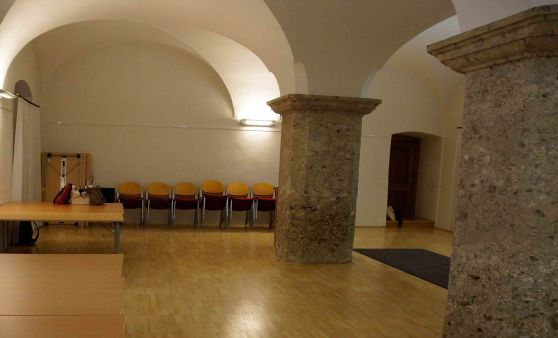 Einrichten Ausstellung "Nagelschmiedkrippen und Krippen anderer Art"