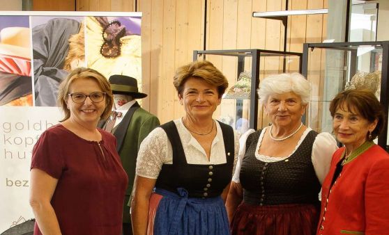 Steyrer Goldhaubenfrauen im Handwerkshaus 5.8. - 8.8.2021