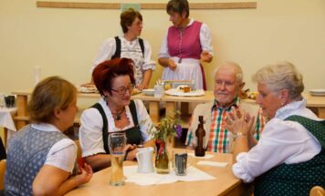 Steyrer Goldhaubenfrauen und ein Hammerherr