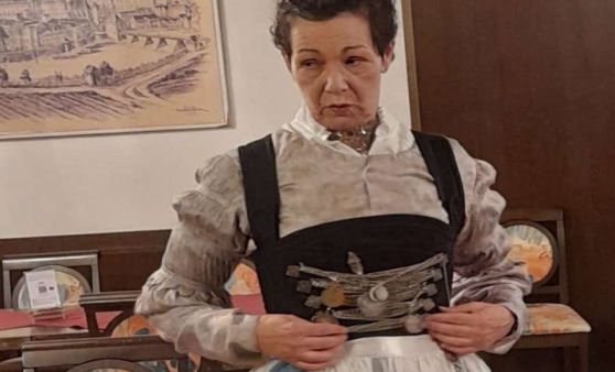 2022.09.01 Monats-Stammtisch:  GR Julia Greger  stellt "Münchner Gwand" vor