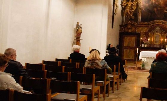 2022.11.03 Monats-Stammtisch: Seelenmesse und Vortrag Stadträtin Mag.a. Katrin Auer