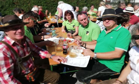 Strahlender Sonnenschein, super Stimmung und Bier beim GeBIERgskirtag in Gaming