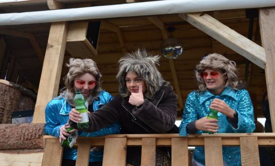 Großer Faschingsumzug in Saiga Hans