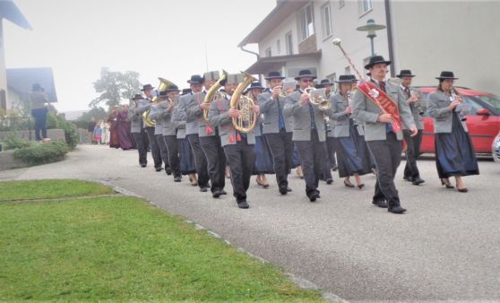 St. Konrad : Erntedankfest bei herbstlichen Schönwetter durchgeführt.