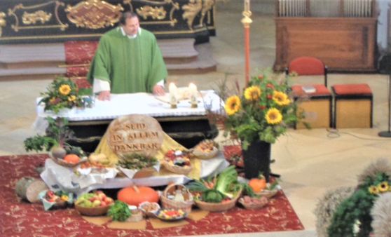 Grünau im Almtal : Erntedankgottesdienst der Pfarre.