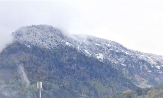 Scharnstein : Ein Wintergruß vor Mitte Oktober auf den Almtaler Bergen.