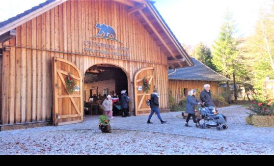 Grünau im Almtal : Der Adventmarkt im Cumberland Wildpark war recht erfolgreich.