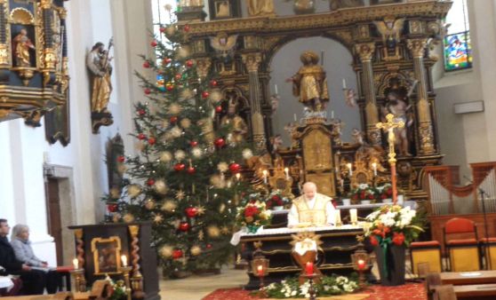 Grünau im Almtal : Der Dreikönigs-Gottesdienst am 6. Jänner wurde in der Pfarrkirche von Herrn P. Andreas zelebriert.