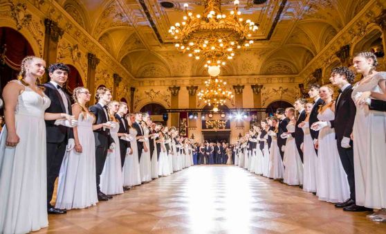 Traditionsreichen KV Ball mit dem Kaufmännische Verein und der WKO Oberösterreich