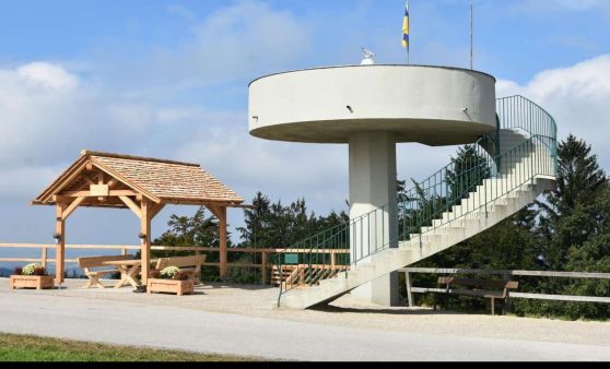 A Platzerl für a Trascherl - de schenste Bank im Voralpenland