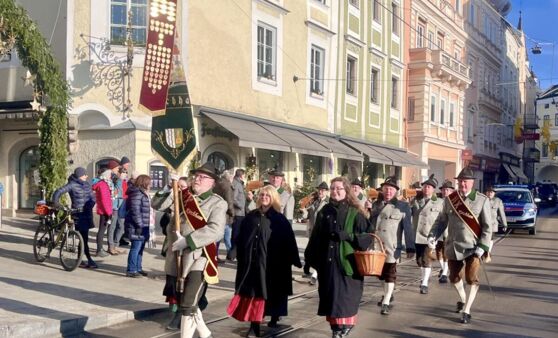Silvesterrummel und Silvesterlauf am Rathausplatz in Gmunden