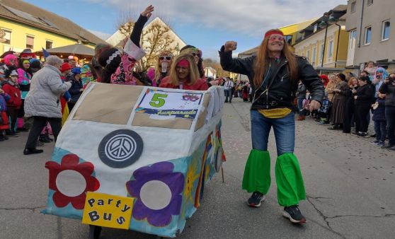 Faschingsausklang: Schwertberger Zentrum wurde zur Partyzone