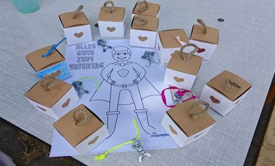 Vatertagsgeschenke basteln bei den Kinderfreunden Wolfern