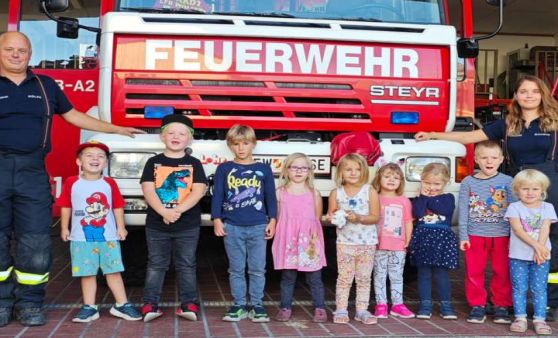 Kinderfreunde Wolfern besuchen die Feuerwehr