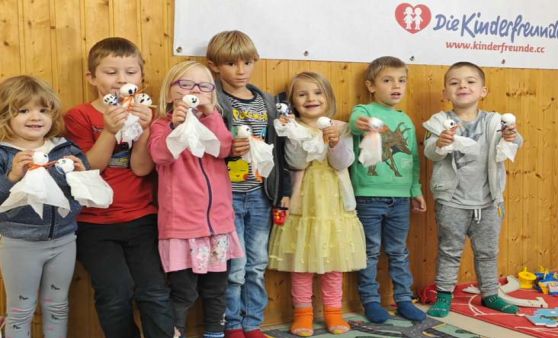 Kreative Gruppenstunde bei den Kinderfreunden Wolfern