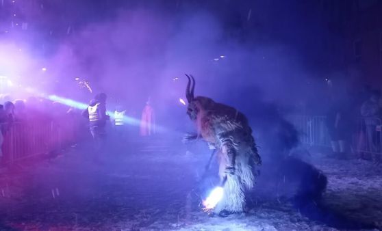 Raue Gesellen: Über 150 Kramperl lieferten ein feuriges Spektakel