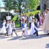 St. Konrad : Erstkommunion bei sonnigem Frühlingswetter.