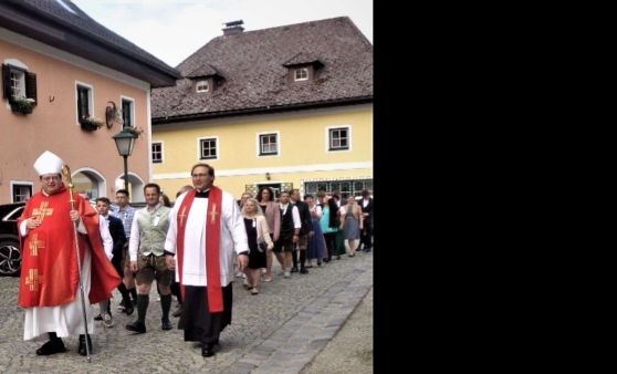 Scharnstein / Viechtwang : Abt Maximilian spendete Firmung in der Pfarre Viechtwang.