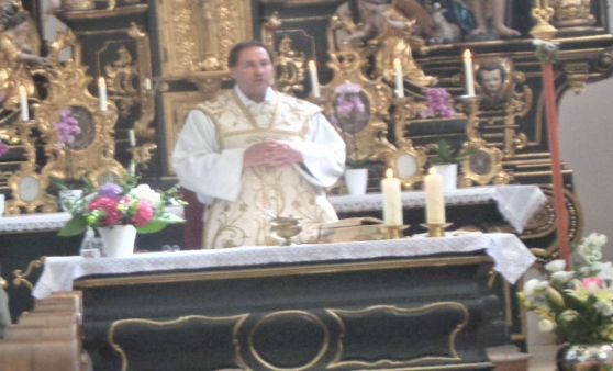Grünau im Almtal : Festgottesdienst mit Kräuterweihe am Fest Maria Himmelfahrt ( 15. August ).