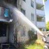 Balkonbrand in Mehrparteienhaus in Enns rasch unter Kontrolle