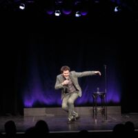 Die Kunst des Verweilens: Hosea Ratschiller lädt in seinen „Happy Place“ im OKH